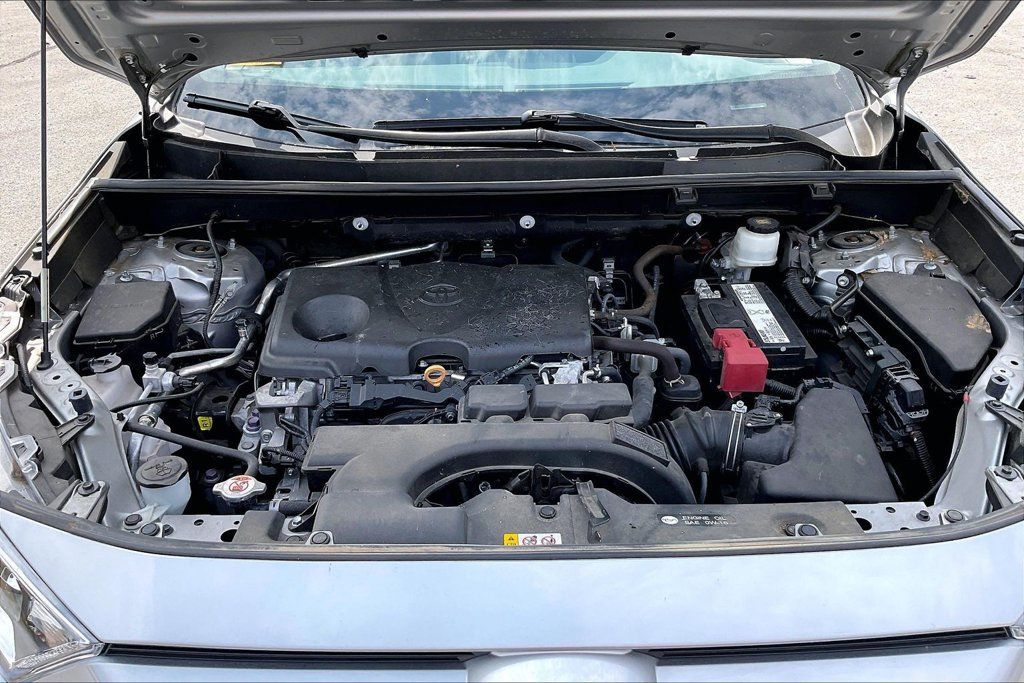 Used 2019 Toyota RAV4 XLE FWD image 30