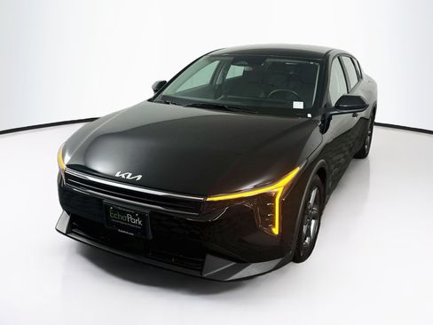 Used 2025 Kia K4 FWD image 3