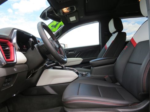 Used 2023 GMC Canyon AT4X image 16