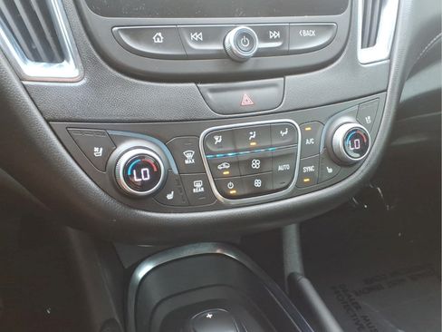 Used 2018 Chevrolet Malibu Premier w/ Premier Sun and Wheel Package FWD image 18