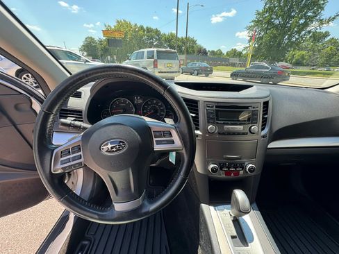 Used 2013 Subaru Outback 2.5i Premium AWD/4WD image 17