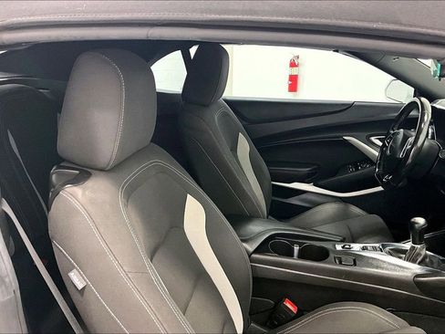 Used 2022 Chevrolet Camaro LT RWD image 5