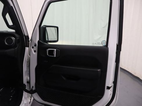 Used 2020 Jeep Wrangler Unlimited Sahara image 13