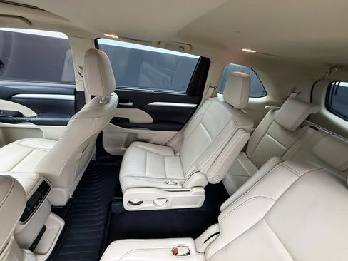 Used 2015 Toyota Highlander XLE AWD/4WD image 23