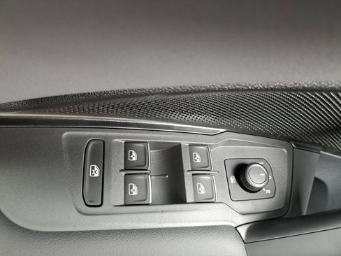 New 2026 Volkswagen Tiguan SE image 18