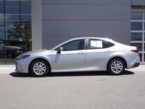 Used 2025 Toyota Camry LE FWD image 8