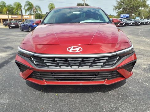 Used 2025 Hyundai Elantra Blue image 3