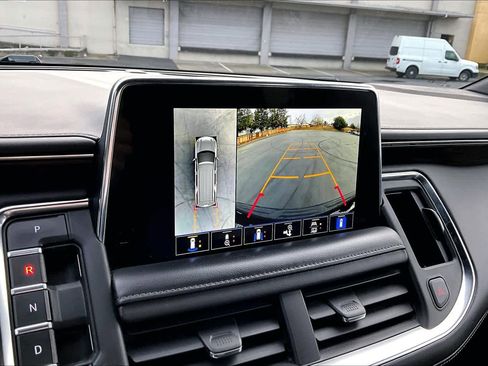 Used 2022 Chevrolet Suburban LT w/ Luxury Package image 24