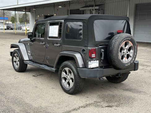 Used 2017 Jeep Wrangler Unlimited Sahara w/ Max Tow Package image 5