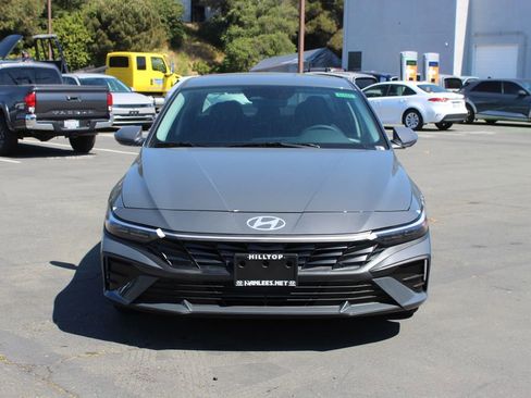 New 2026 Hyundai Elantra SE image 4