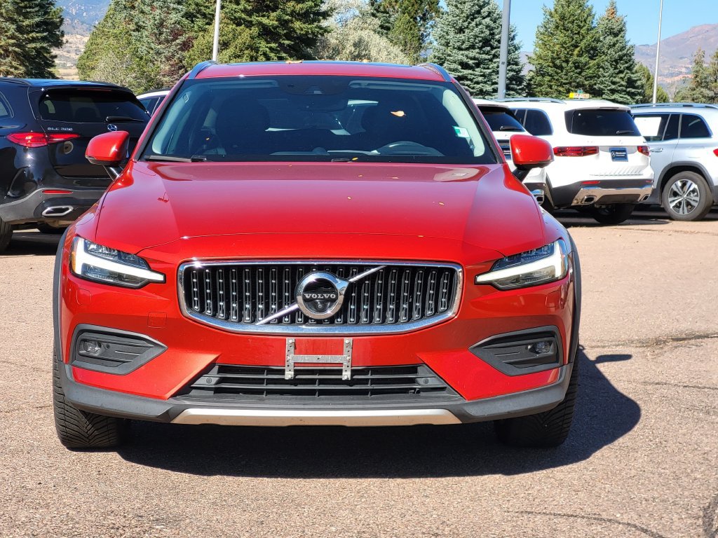 Used 2020 Volvo V60 T5 Cross Country w/ Protection Package Premier AWD/4WD image 2