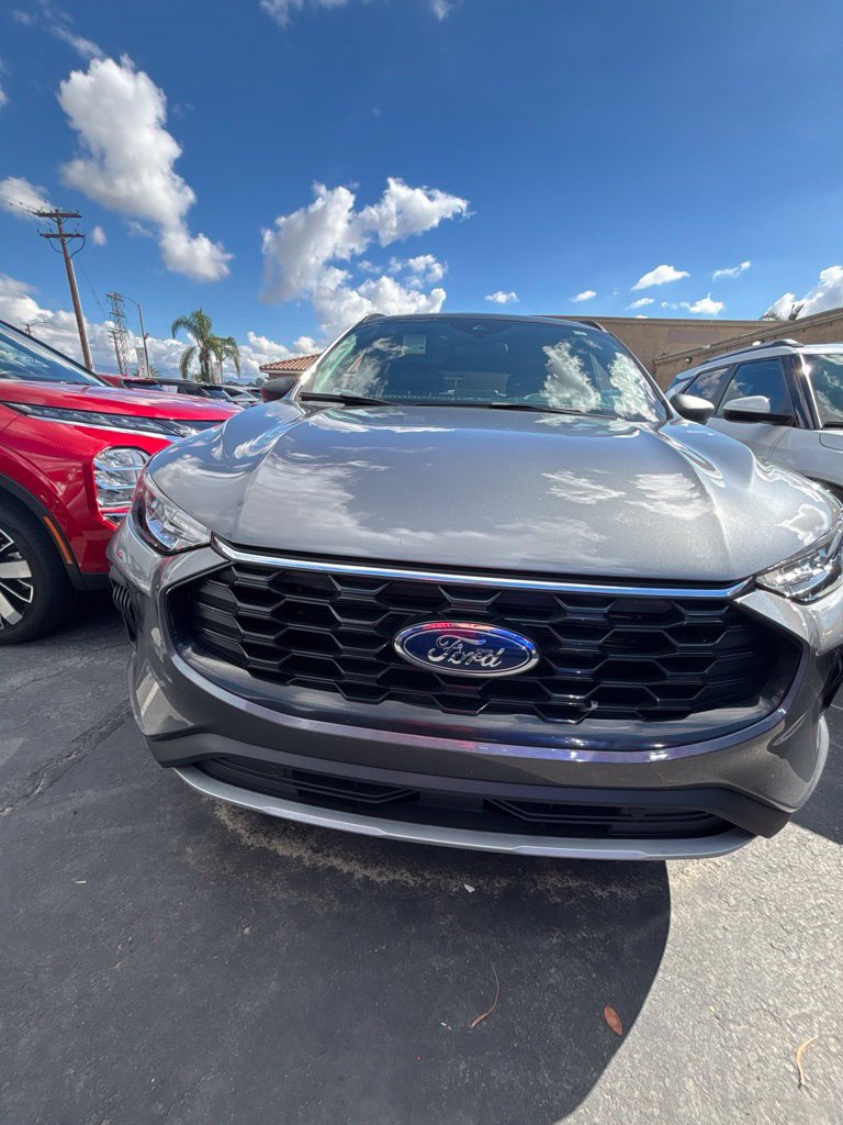 Used 2026 Ford Escape ST-Line AWD/4WD image 2