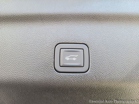 New 2025 Chevrolet Suburban Premier image 19