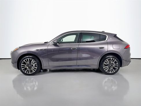 New 2025 Maserati Grecale GT image 5