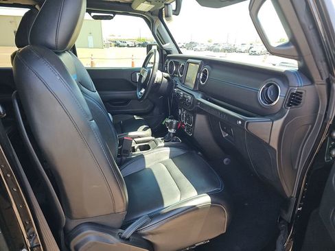 Used 2023 Jeep Wrangler Unlimited Rubicon 4xe w/ Cold Weather Group AWD/4WD image 5