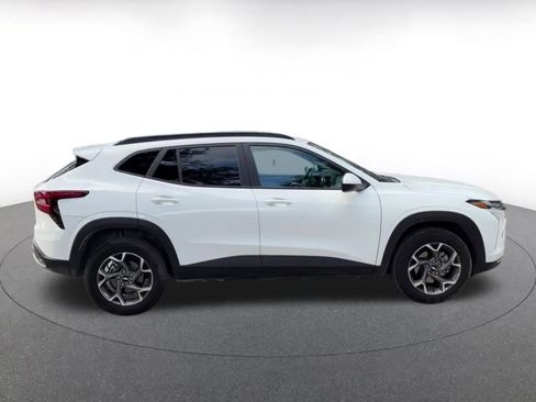 Used 2025 Chevrolet Trax LT image 16