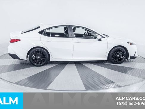 Used 2025 Toyota Camry SE image 11