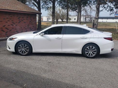 Used 2021 Lexus ES 300h w/ Premium Package image 2