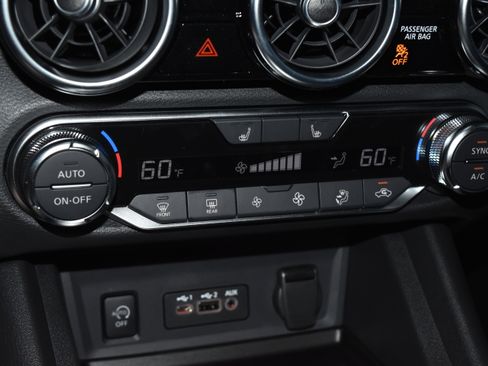 New 2025 Nissan Sentra SR w/ Midnight Edition image 10