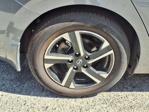 Used 2024 Nissan Sentra SV FWD image 25