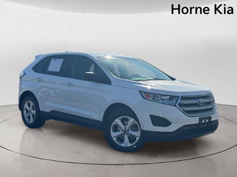 Used 2018 Ford Edge SE FWD image 2
