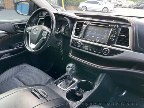 Used 2017 Toyota Highlander Plus image 17