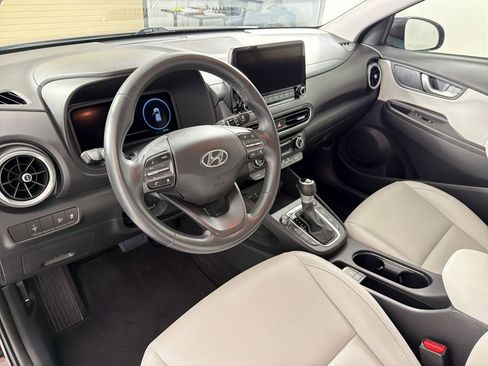 Used 2022 Hyundai Kona Limited w/ Cargo Package FWD image 4