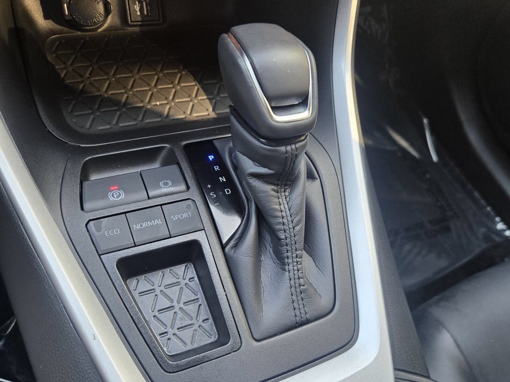 Used 2025 Toyota RAV4 XLE Premium FWD image 18