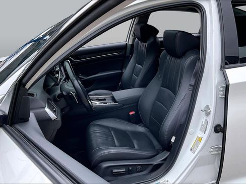 Used 2022 Honda Accord Touring image 8