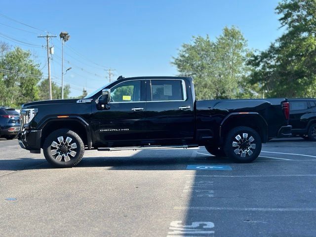 Used 2024 GMC Sierra 3500 Denali w/ Denali Reserve Package AWD/4WD image 2
