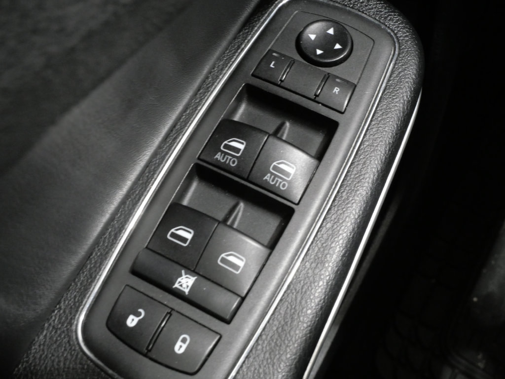 Used 2020 Chrysler 300 S RWD image 14