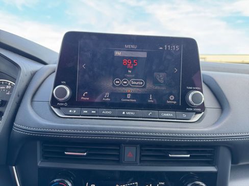 Used 2024 Nissan Rogue SV image 21