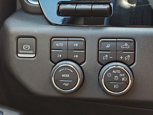 Used 2023 Chevrolet Silverado 1500 LTZ w/ LTZ Premium Package AWD/4WD image 25