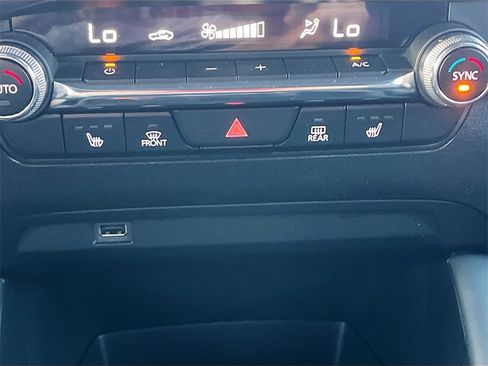 Used 2021 MAZDA MAZDA3 s image 21