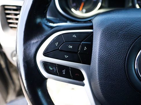 Used 2019 Jeep Cherokee Latitude AWD/4WD image 19
