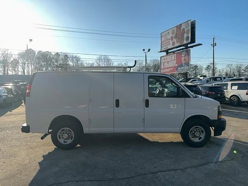 Used 2022 Chevrolet Express 2500 w/ Driver Convenience Package image 4