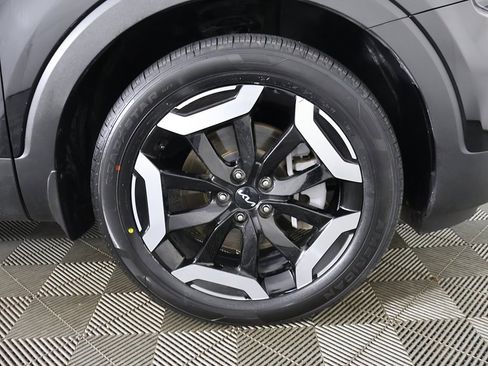 Used 2024 Kia Telluride EX w/ EX Captain's Chair Package image 25