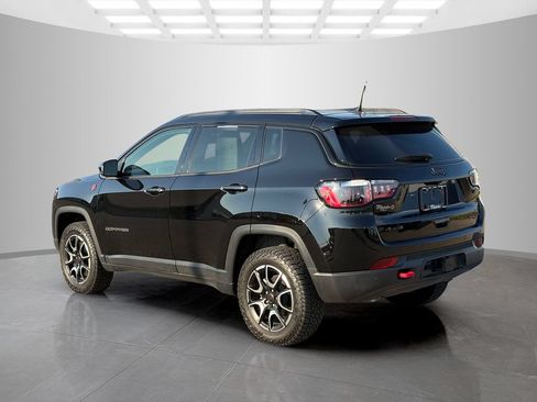 Used 2025 Jeep Compass Trailhawk w/ Sun & Sound Group AWD/4WD image 5