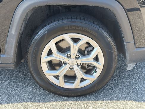 Used 2024 Jeep Compass Latitude AWD/4WD image 23