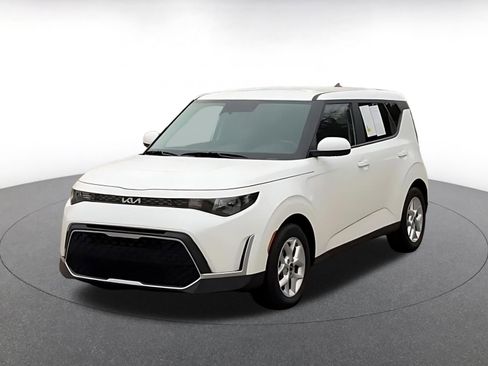 Used 2025 Kia Soul LX w/ LX Technology Package FWD image 7