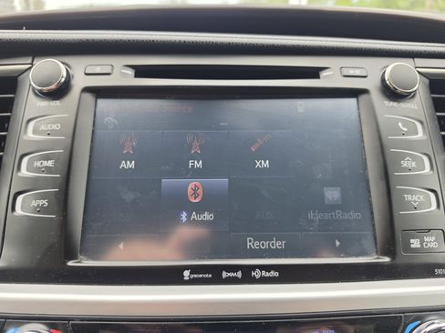 Used 2018 Toyota Highlander XLE AWD/4WD image 30