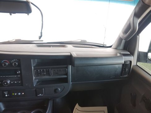 Used 2018 Chevrolet Express 3500 w/ Driver Convenience Package RWD image 25