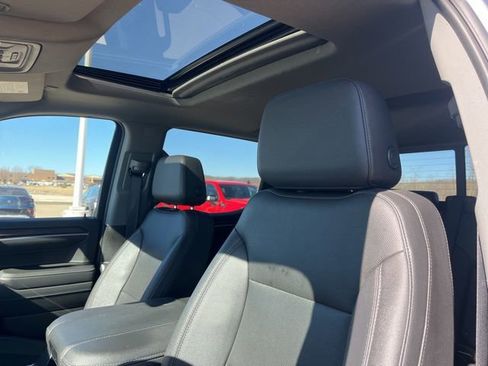 Used 2023 GMC Sierra 1500 SLT w/ SLT Premium Plus Package image 17