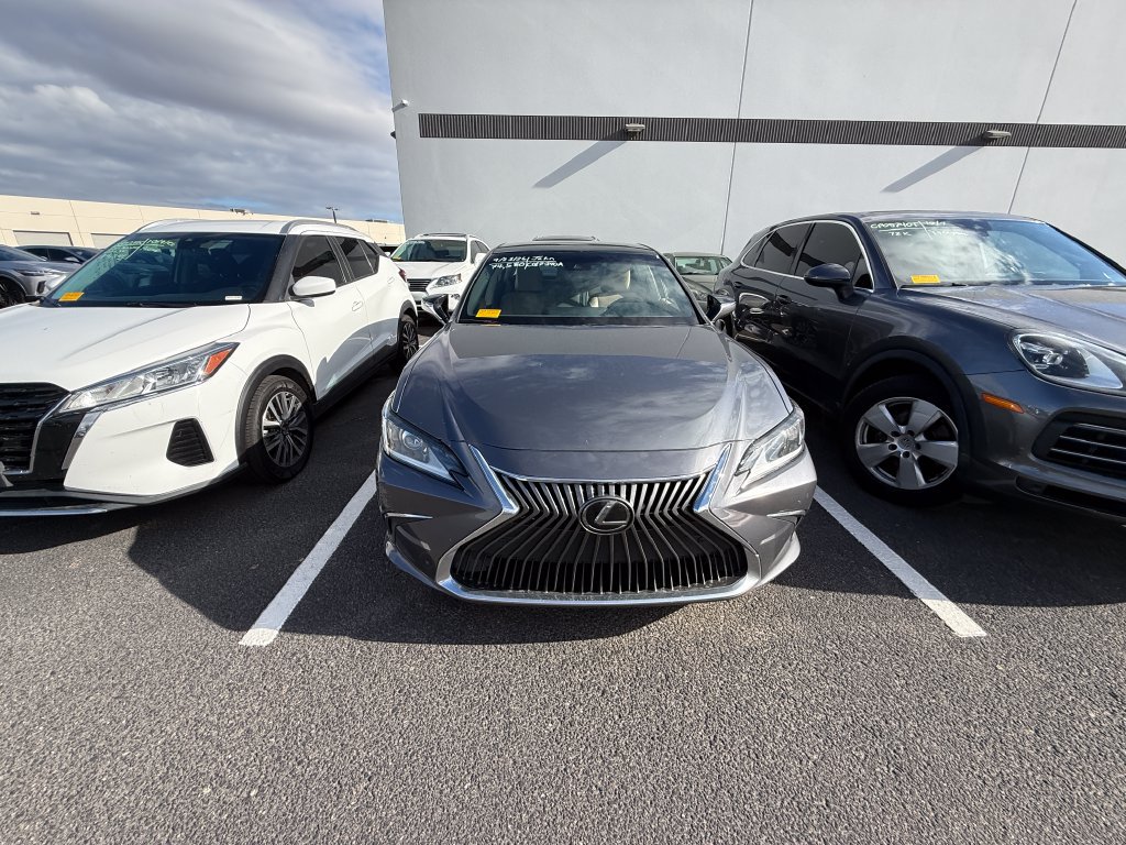 Used 2019 Lexus ES 350 w/ Premium Package FWD image 3