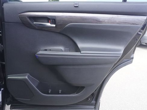 Used 2022 Toyota Highlander Platinum image 25