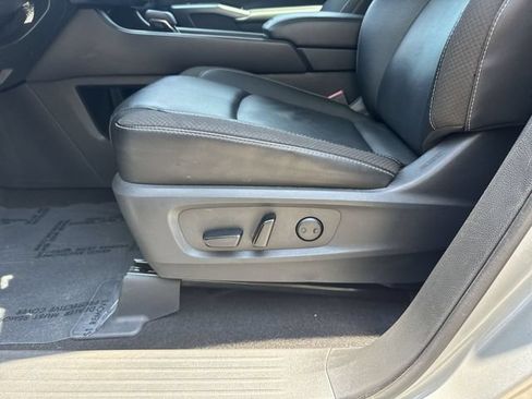 Used 2023 Nissan Pathfinder SL FWD image 30