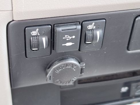 Used 2020 Toyota Sienna XLE Premium FWD image 31