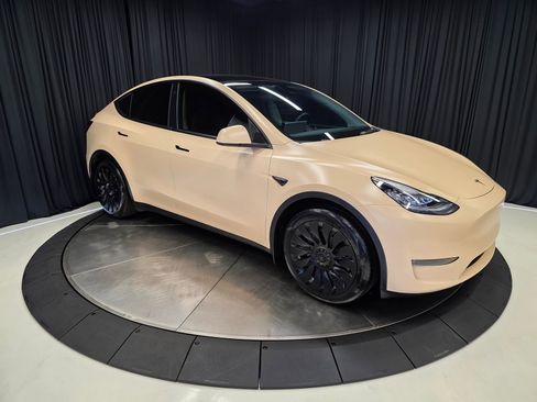 Used 2023 Tesla Model Y Long Range image 15