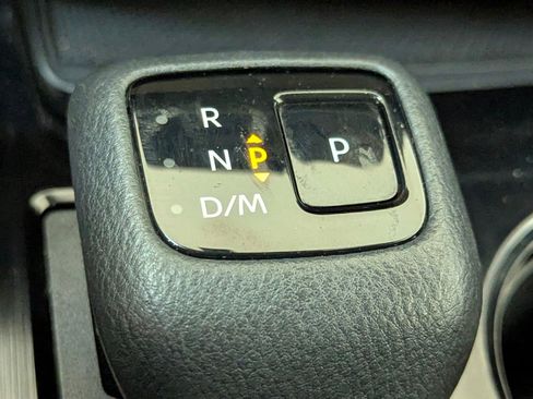 Used 2022 Nissan Rogue SV image 17