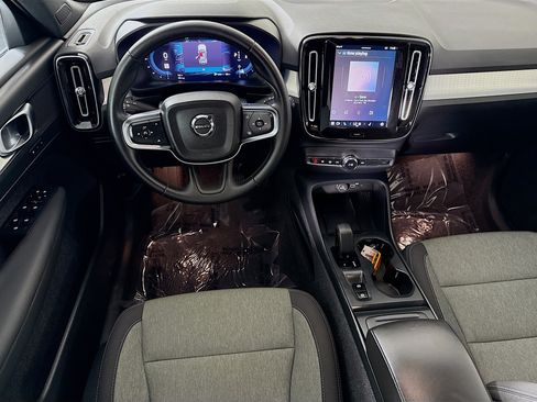 Used 2025 Volvo XC40 B5 Core image 17